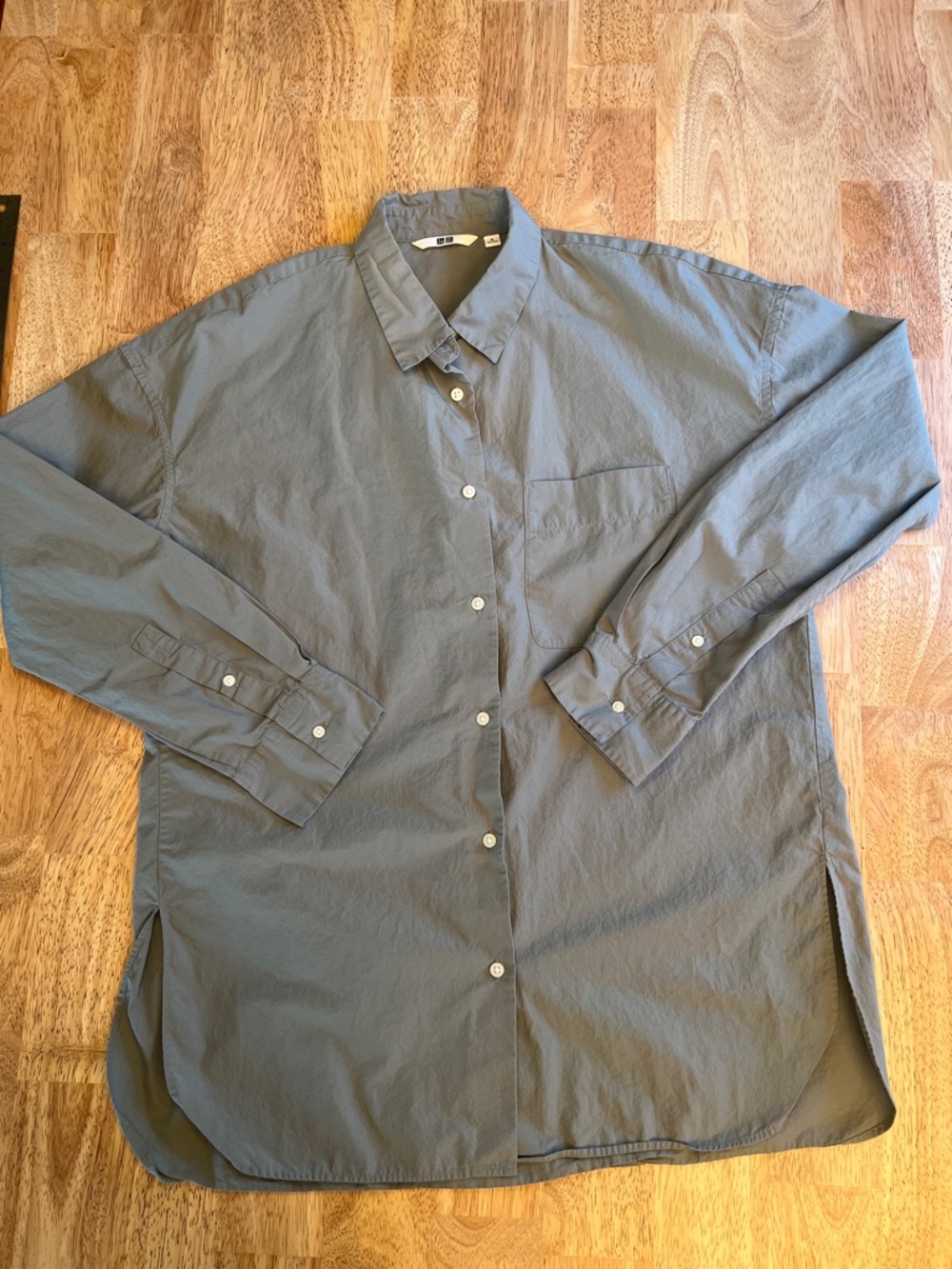 Uniqlo 100% Cotton Muted Sage Green Button-Down Size Medium